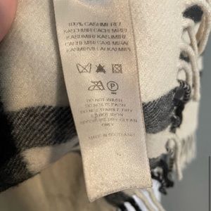 Burberry The Classic Check Cashmere Scarf